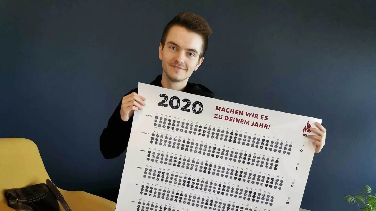 Tim Scheer zeigt den braindinx Kalender 2020