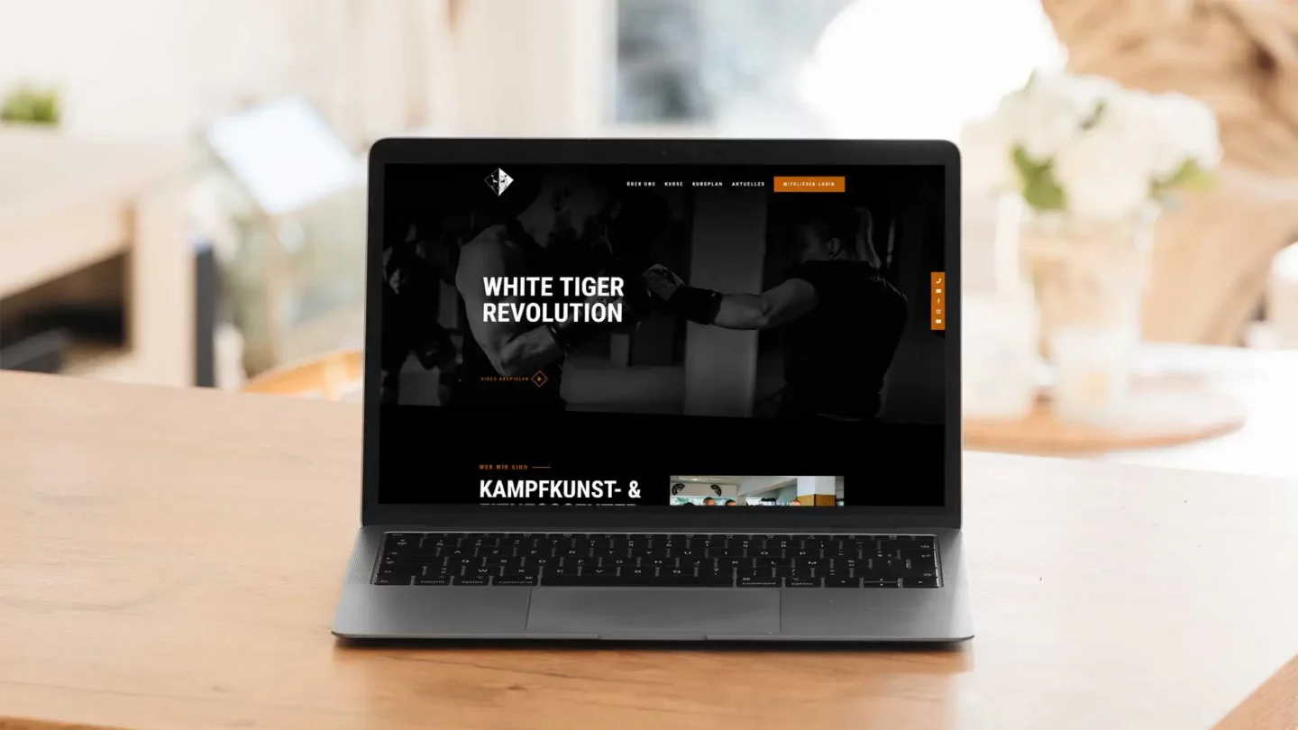 Website White Tiger Revolution auf Laptop